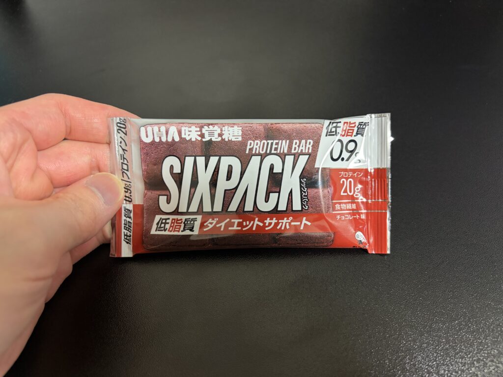 SIXPACKプロテインバー チョコレート味のパッケージ