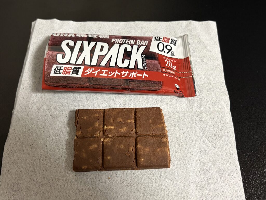 SIXPACKプロテインバーを袋から出した状態